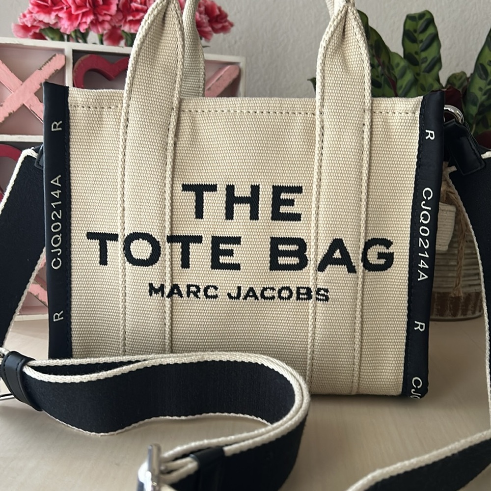Marc Jacobs The Tote Bag - Small - Picture 15 of 16